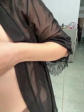 Snapshot of Tiffany-yy chatting on November 7, 2025, 6:35 am Tiffany-yy online show from November 7, 2025, 6:35 am