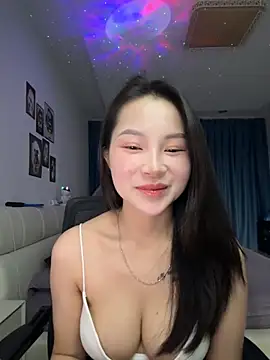 Snapshot of -Xu-ka- chatting on November 4, 2025, 2:05 pm -Xu-ka- online show from November 4, 2025, 2:05 pm