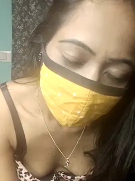sweet-lily2 online show from September 13, 2025, 8:14 am
