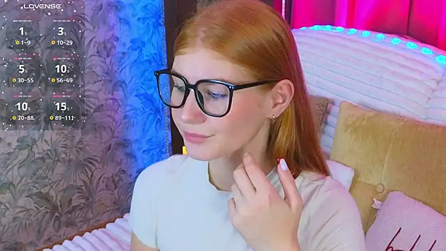 JuliaPowers  online show from September 30, 2025, 4:06 am