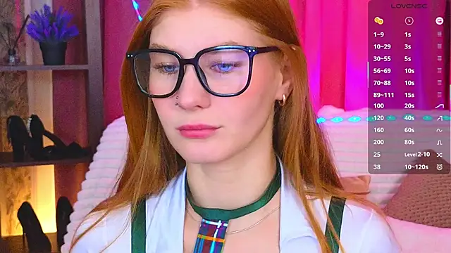 JuliaPowers  online show from October 15, 2025, 4:12 am