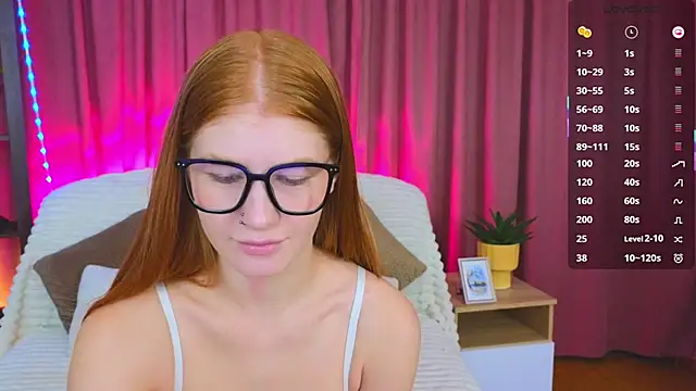 JuliaPowers  online show from November 5, 2025, 5:07 am