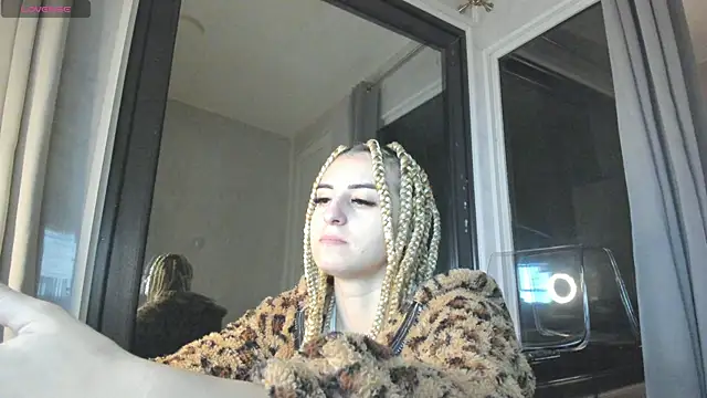 Ella Vee online show from October 26, 2025, 4:07 am