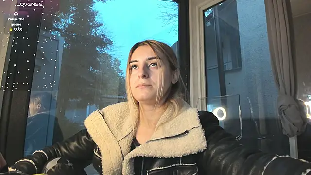 Ella Vee online show from November 23, 2025, 6:02 am