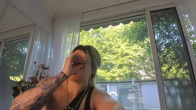 Ella Vee online show from May 24, 2026, 5:12 am