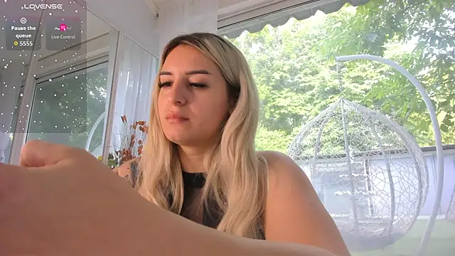 Ella Vee online show from May 30, 2026, 5:26 am