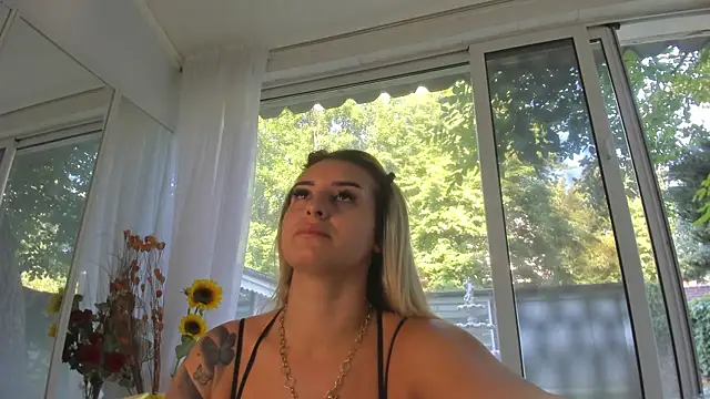 Ella Vee online show from July 11, 2026, 5:21 am