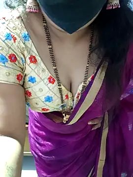 Snapshot of luci-queen chatting on October 14, 2025, 4:46 am luci-queen online show from October 14, 2025, 4:46 am