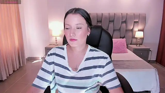 Snapshot of nylaa_rose chatting on October 4, 2025, 6:39 pm nylaa rose online show from October 4, 2025, 6:39 pm