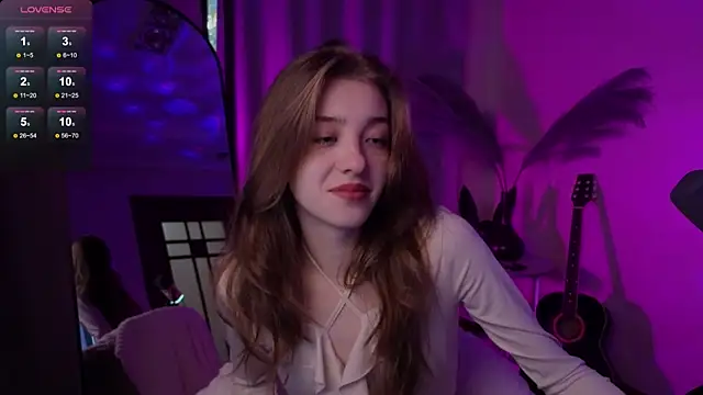 Snapshot of AstraMist chatting on October 7, 2025, 1:30 pm AstraMist online show from October 7, 2025, 1:30 pm