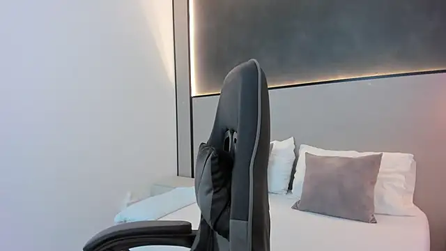 Snapshot of desireee_ chatting on October 20, 2025, 12:16 pm desireee online show from October 20, 2025, 12:16 pm