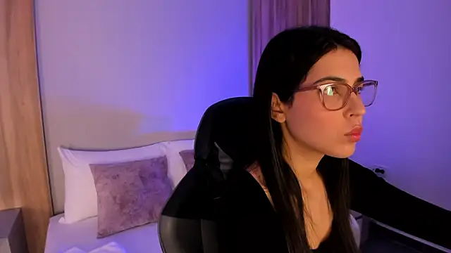 Snapshot of desireee_ chatting on November 4, 2025, 12:15 pm desireee online show from November 4, 2025, 12:15 pm