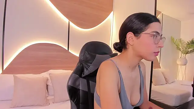 Snapshot of desireee_ chatting on November 19, 2025, 12:05 pm desireee online show from November 19, 2025, 12:05 pm