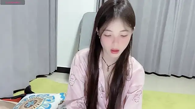 nuonuo321 online show from November 5, 2025, 10:37 am