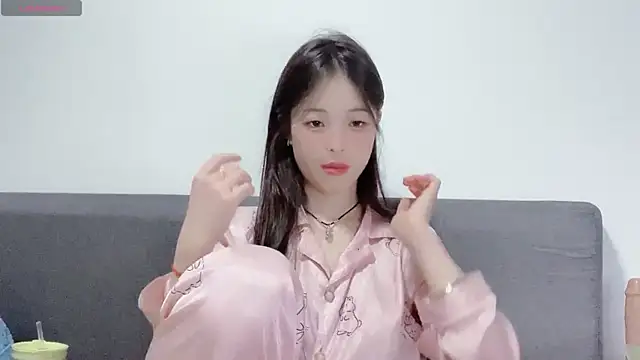 nuonuo321 online show from November 8, 2025, 10:26 am