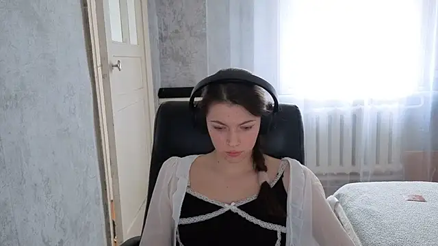 CutieAnny online show from October 31, 2025, 4:24 am