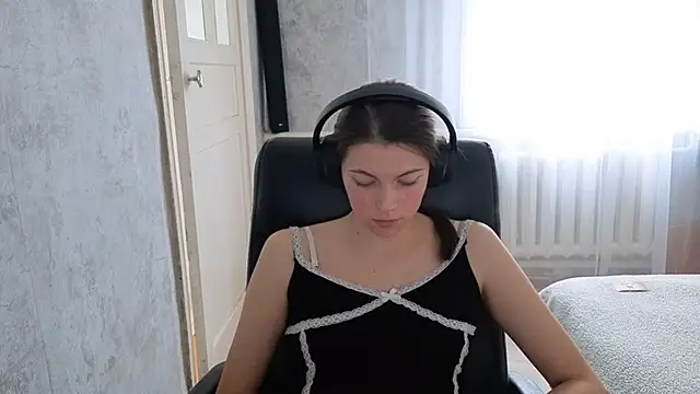 CutieAnny online show from November 7, 2025, 4:34 am