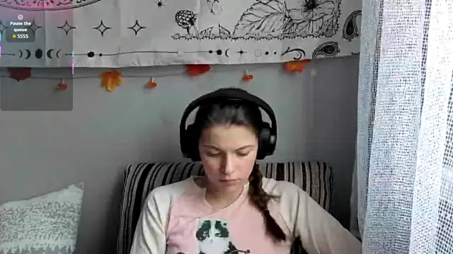 CutieAnny online show from November 29, 2025, 6:27 am