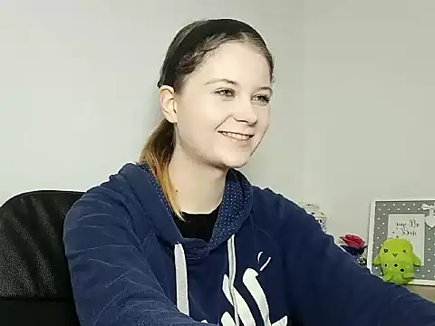 LydiaYoung online show from November 7, 2025, 7:03 pm