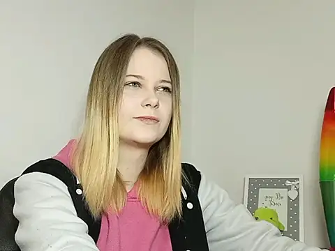 LydiaYoung online show from November 13, 2025, 7:24 pm