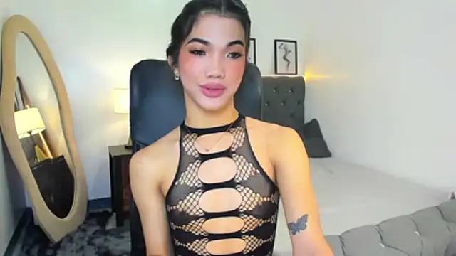 CassieSommereux online show from October 24, 2025, 6:04 pm