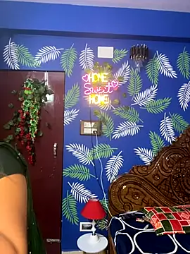 V-Hot-Sweti online show from November 30, 2025, 5:39 pm