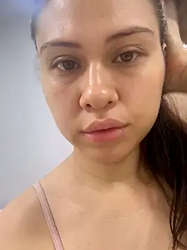 Snapshot of Layla_fontainex_x chatting on June 2, 2026, 11:45 am Layla fontainex x online show from June 2, 2026, 11:45 am