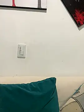 zaracollins01 online show from September 30, 2025, 3:55 am