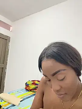 zaracollins01 online show from December 1, 2025, 5:29 pm