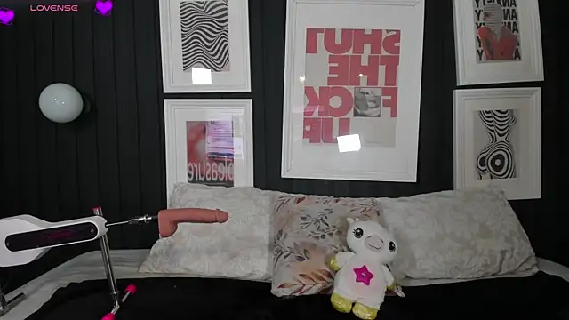 Snapshot of Manelyk_evanss_ chatting on February 16, 2026, 5:20 pm Manelyk evanss online show from February 16, 2026, 5:20 pm