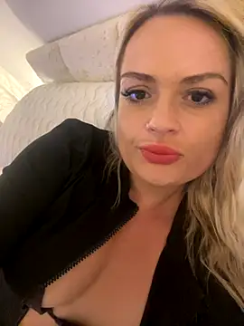 Snapshot of Seductive-SkyeXXX chatting on September 16, 2025, 5:47 pm Seductive-SkyeXXX online show from September 16, 2025, 5:47 pm