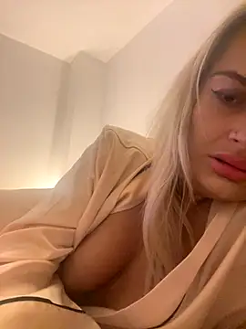 Snapshot of Seductive-SkyeXXX chatting on September 18, 2025, 10:34 pm Seductive-SkyeXXX online show from September 18, 2025, 10:34 pm
