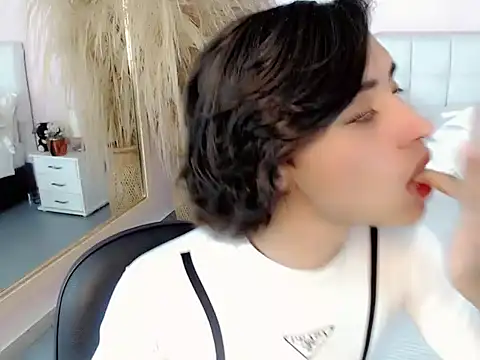 samantha bliss online show from November 2, 2025, 11:56 am