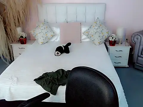 samantha bliss online show from November 7, 2025, 12:16 pm