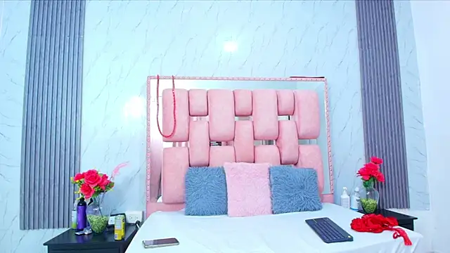 SofiaSommers online show from November 10, 2025, 7:13 pm