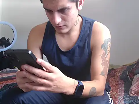 Snapshot of UrbanBoy_18 chatting on September 25, 2025, 1:59 pm UrbanBoy 18 online show from September 25, 2025, 1:59 pm