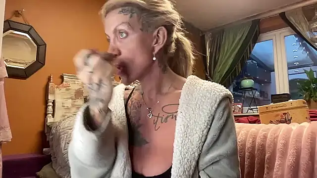 Snapshot of xl_uk_top_trans chatting on January 13, 2026, 9:03 am xl uk top trans online show from January 13, 2026, 9:03 am