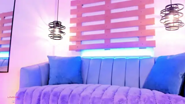 ArianaSantana online show from October 18, 2025, 12:50 pm