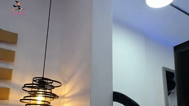 ArianaSantana online show from October 31, 2025, 1:12 pm