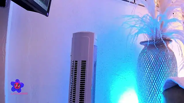 ArianaSantana online show from November 11, 2025, 8:20 pm