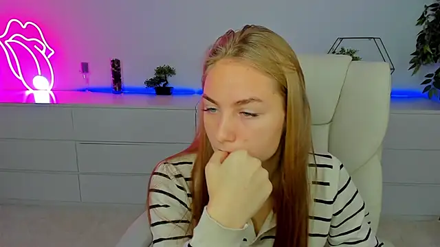 MilaAddams online show from October 9, 2025, 5:38 am