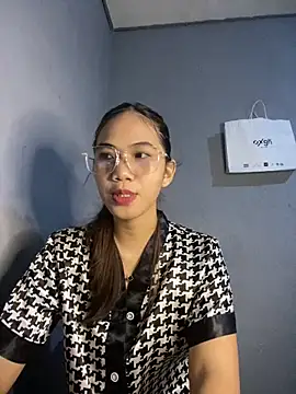Shy SexyLady online show from May 23, 2026, 11:47 am