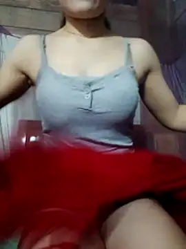 Snapshot of LucyyLy chatting on November 3, 2025, 11:37 pm LucyyLy online show from November 3, 2025, 11:37 pm