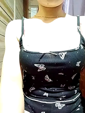 Snapshot of LucyyLy chatting on November 7, 2025, 11:27 pm LucyyLy online show from November 7, 2025, 11:27 pm