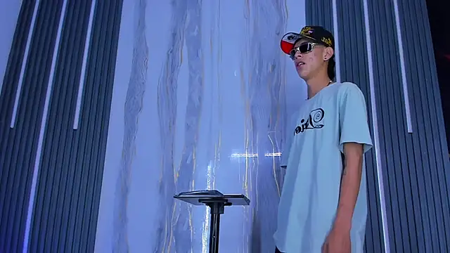 Snapshot of Dante_Brown1_ chatting on October 9, 2025, 9:02 pm Dante Brown1 online show from October 9, 2025, 9:02 pm