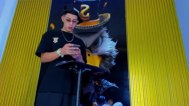 Snapshot of Dante_Brown1_ chatting on November 13, 2025, 9:03 pm Dante Brown1 online show from November 13, 2025, 9:03 pm