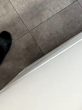 Yazaza1999 online show from September 29, 2025, 10:42 am