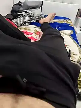 Yazaza1999 online show from October 28, 2025, 2:31 pm