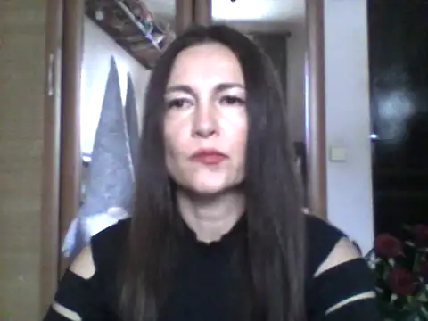 Cyreluna online show from November 4, 2025, 12:15 pm