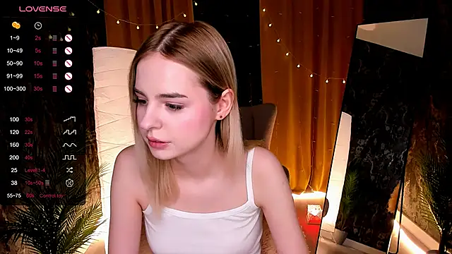 Snapshot of LillianShine chatting on February 19, 2026, 8:43 am LillianShine online show from February 19, 2026, 8:43 am